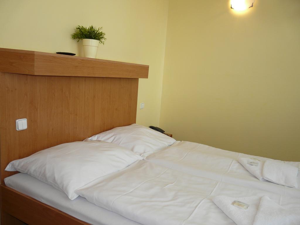 Hotel Ondras Zlín Room photo